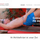 Mann auf Massageliege wird behandelt